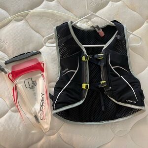 Osprey Duro 1.5L hydration vest running